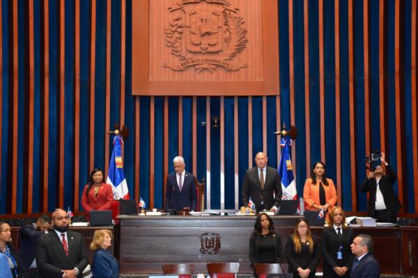 Presidente del Senado llama a críticos del Código Procesal Penal a leer los 470 artículos de la pieza 