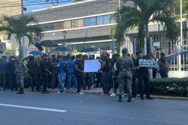 Policía exigen indennización