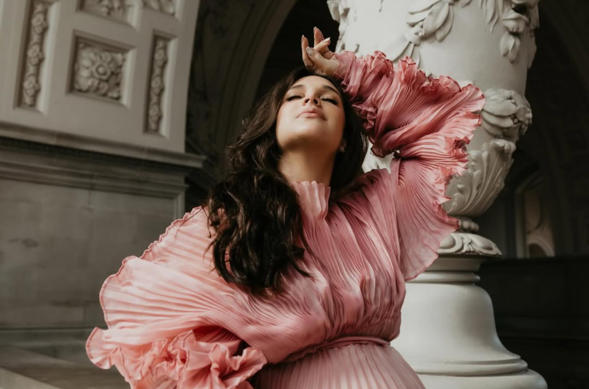 Amelia Vega presenta a su bebé recién nacida Vail