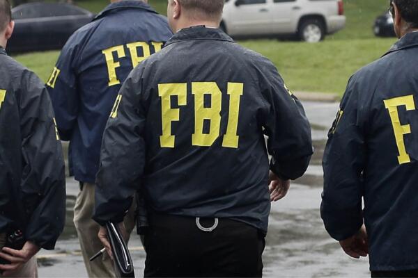El FBI que ofrece hasta 10,000 dólares de recompensa por información que conduzca a la ubicación y arresto de Zachahary Sloan Thelusma.