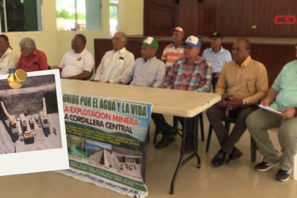 Miembros del Movimiento Suroeste Unido por el Agua y la Vida anuncian la gran caravana en defensa del Río San Juan.