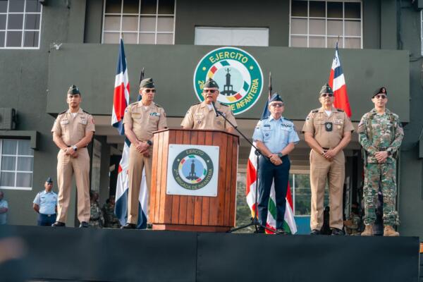 Ministro de Defensa culmina recorridos institucionales por unidades militares del país