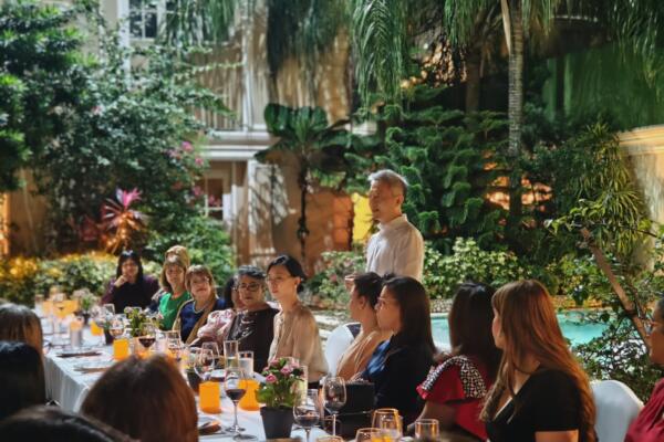 El encuentro, celebrado en un ambiente de alegría y confraternidad, fue coordinado por el Colectivo Femenino Internacional para la Democracia y la Fundación Princesas del Siglo 21.