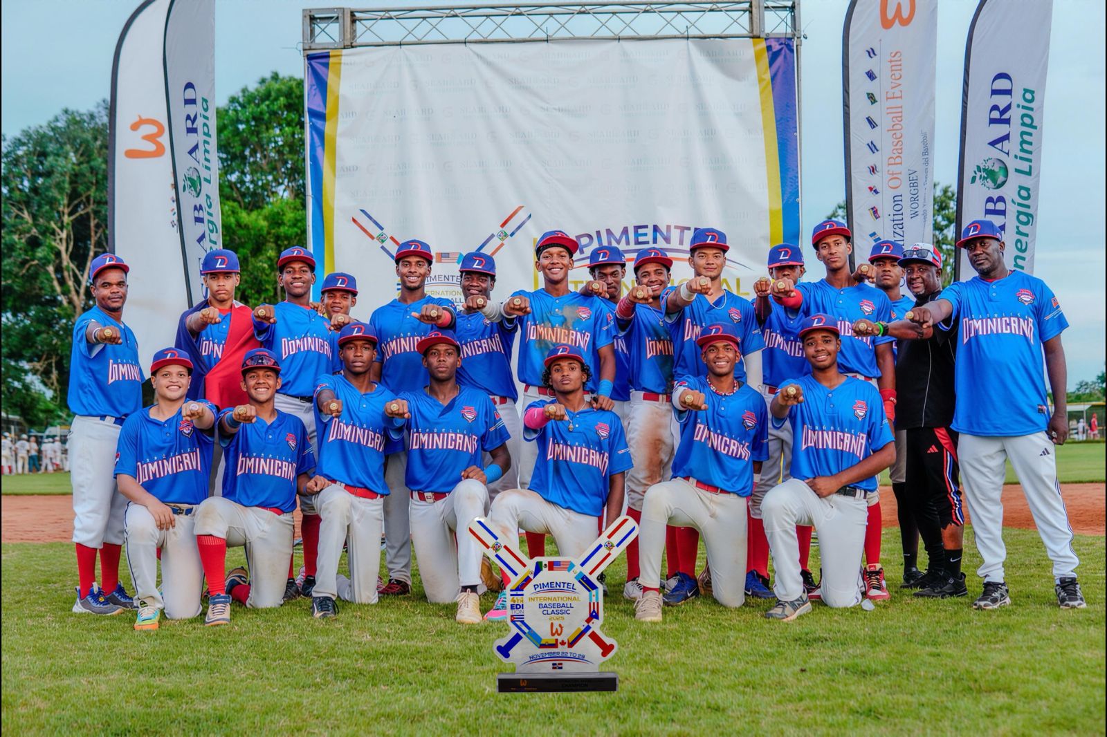 La República Dominicana participó en este torneo junto a los equipos de Puerto Rico, Venezuela, Colombia, Canadá, New York, México, Curazao, Worgbev Angels y Worgbev Imperials.