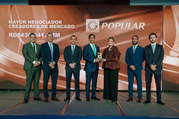 Banco Popular Dominicano e Inversiones Popular Puesto de Bolsa recibieron sendos reconocimientos de la Bolsa de Valores de la República Dominicana (BVRD) por su sobresaliente desempeño en el mercado bursátil durante el período 2024-2025.