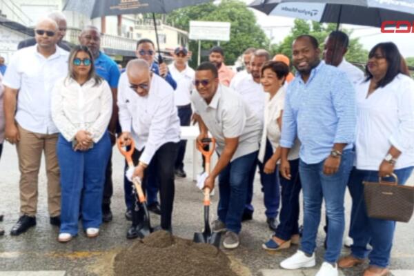 Durante un breve acto realizado en el cruce de Sabaneta de Yásica, el ministro Andrés Bautista valoró el impacto que tendrá la intervención.
