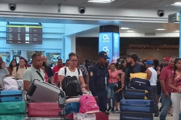 Dominicanos y extranjeros 