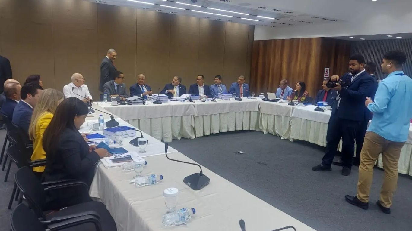 La comisión bicameral a cargo del proyecto de ley presupuesto general del Estado para el año 2026 aprobó este miércoles la pieza legislativa.