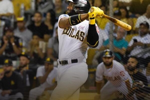 Las Águilas anotaron su primera carrera en el mismo inicio del partido producto de un imparable de Aderlin Rodríguez. 