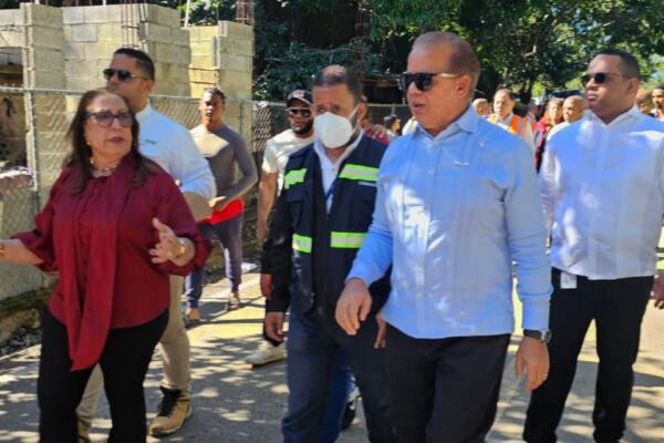El director de Operaciones Presidenciales, Aníbal Belliard, realizó este viernes un descenso de supervisión en el sector La Zanja.