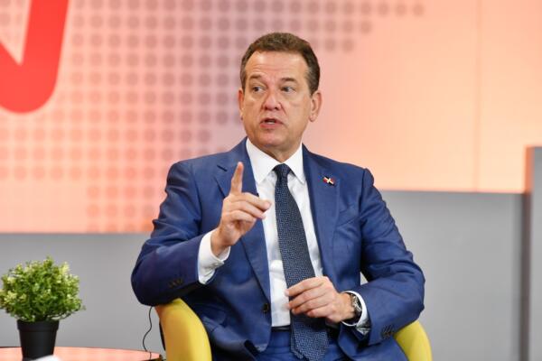 El ministro de Industria, Comercio y Mipymes, Víctor Ito Bisonó.
