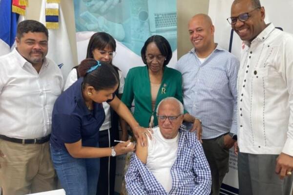 La iniciativa buscó reforzar la prevención sanitaria en un sector considerado de alta exposición debido a su labor.