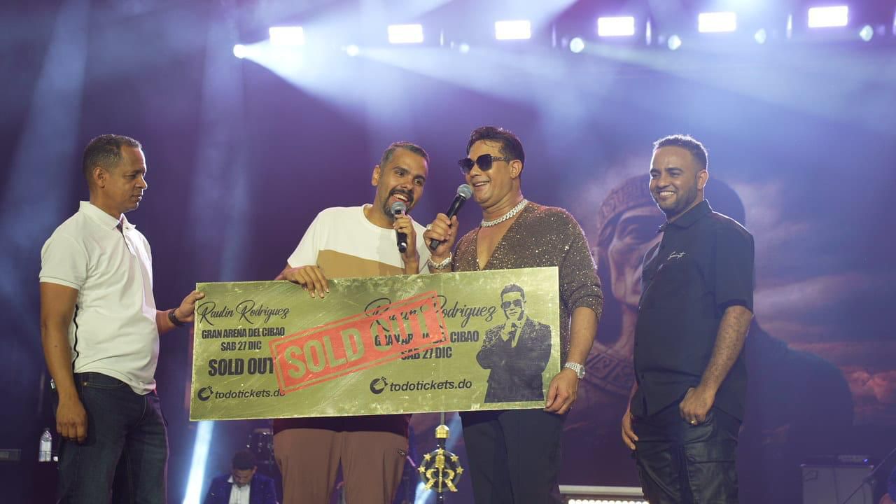 Raulín Rodríguez hace historia para la bachata con dos conciertos en la Gran Arena del Cibao
