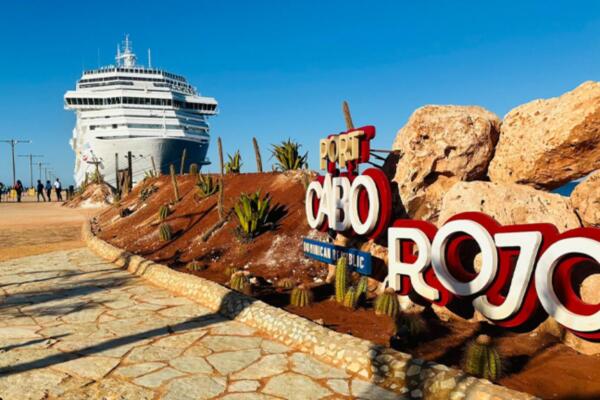 Llegada de cruceros al puerto de Cabo Rojo.