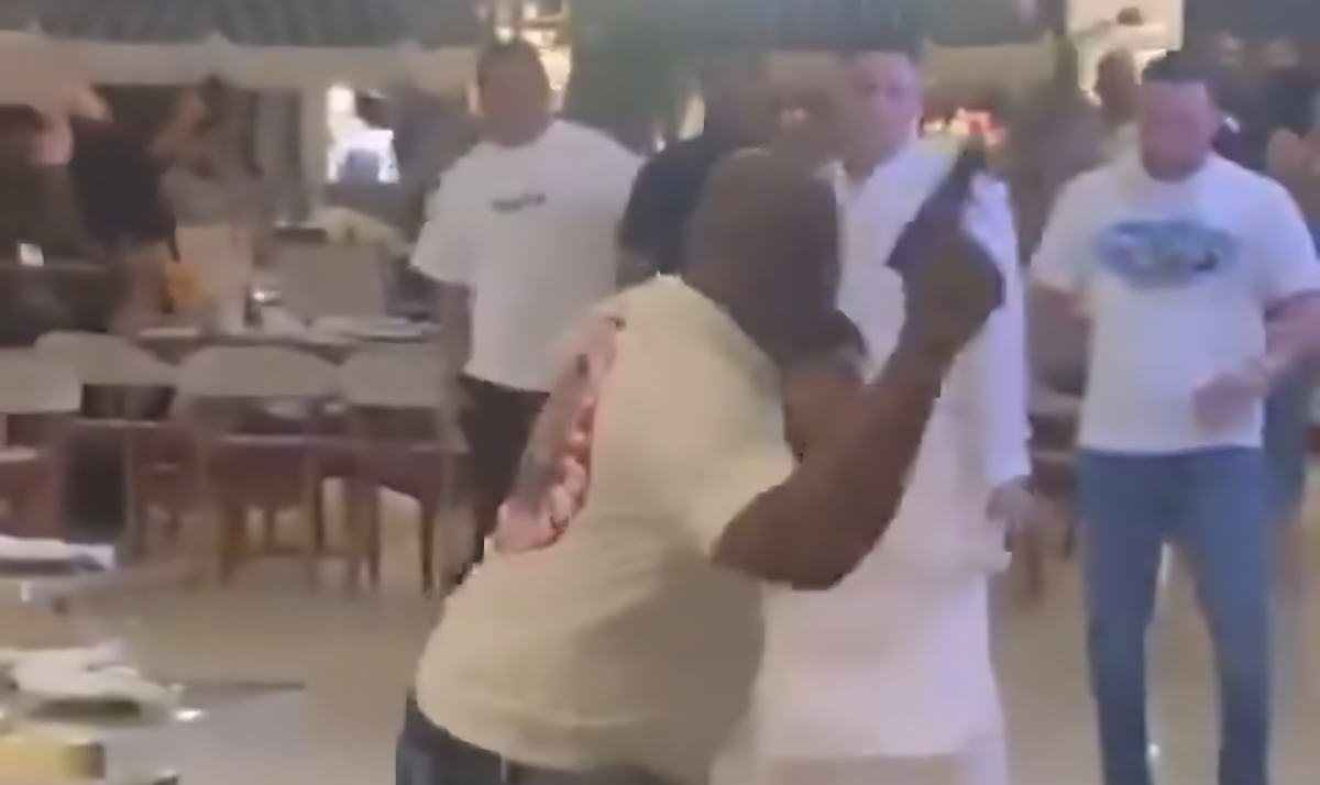 Presunta pelea por deuda termina en caos en Blue Mall