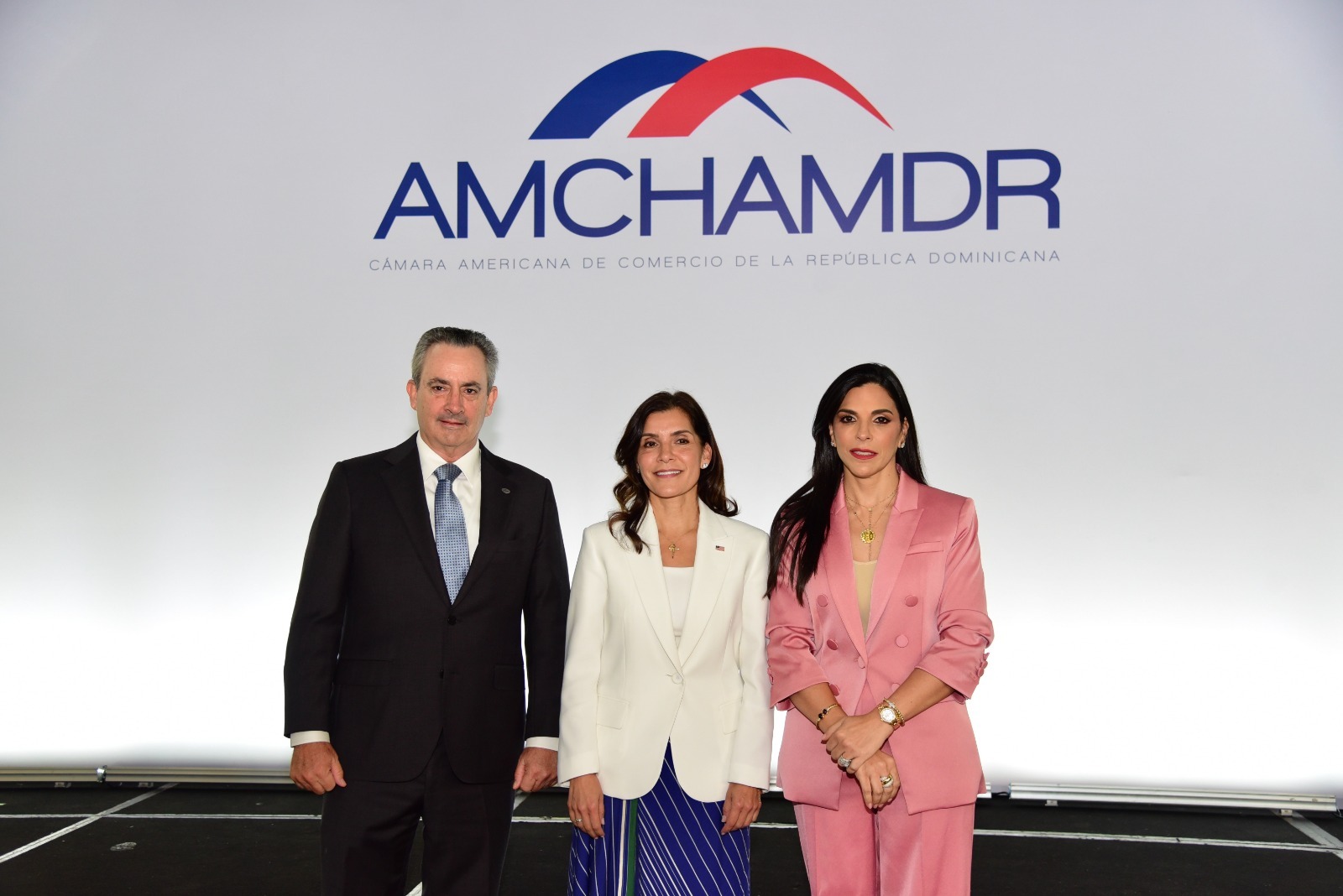 Embajadora de EE. UU., Leah Campos, diserta su primer discurso ante la Cámara Americana de Comercio de RD