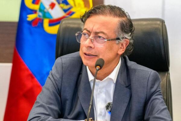 Foto de archivo de Gustavo Petro durante una rueda de prensa.