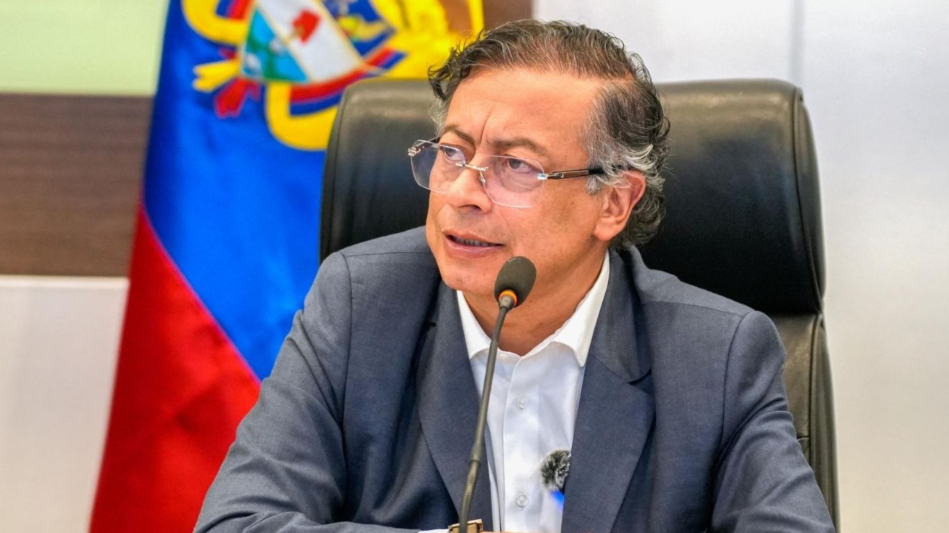 Foto de archivo de Gustavo Petro durante una rueda de prensa,