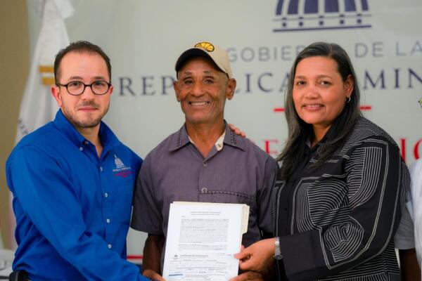 Treinta y seis productores de Azua reciben más de RD$20 millones para tecnificar sus predios