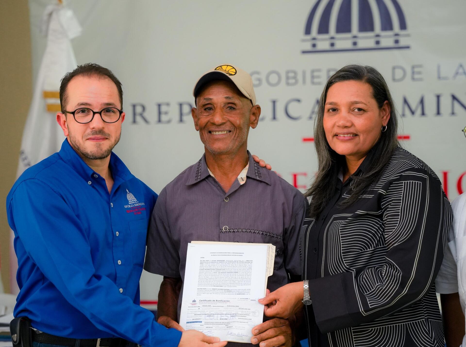 Treinta y seis productores de Azua reciben más de RD$20 millones para tecnificar sus predios