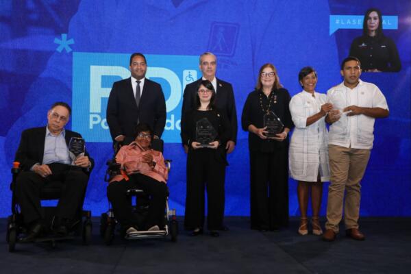 Durante la ceremonia también presentaron el Plan Nacional de Discapacidad 2025–2035, un instrumento que orientará los esfuerzos del país en materia de discapacidad.