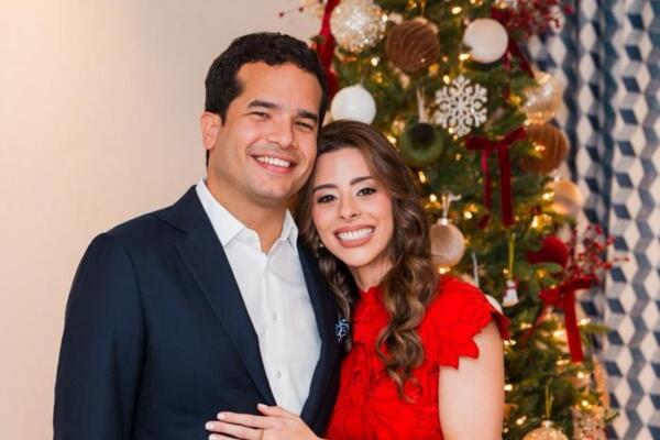 Hace unas horas, el senador por el Distrito Nacional, Omar Fernández, anunció su compromiso matrimonial con su pareja, Alexia Rubio.