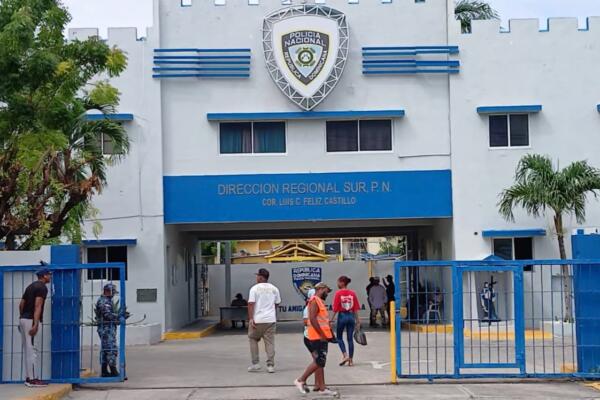 Sede de la Dirección Regional Sur de la Policía Nacional en Barahona, donde se realizan las investigaciones del caso.