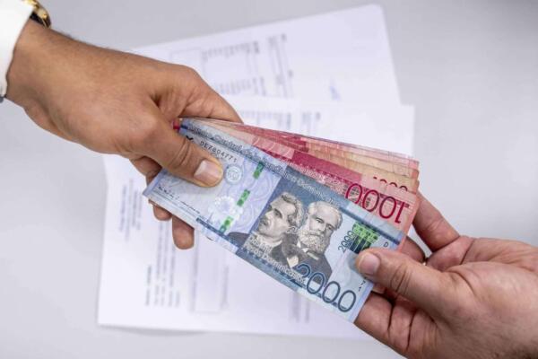 Los trabajadores afirmaron que, pese a cumplir con sus jornadas y responsabilidades, la empresa no ha honrado los compromisos establecidos en los contratos.