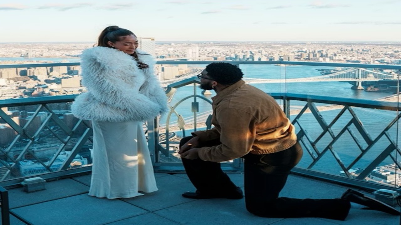 Karl Towns pide matrimonio a su novia Jordy Woods en Navidad