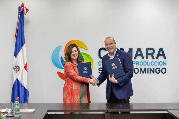 Los presidentes de ambas instituciones, Lucile Houellemont y Luis Campos.