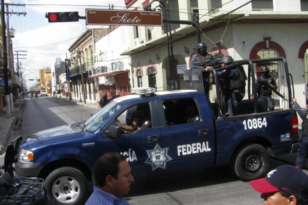 Fotografía de archivo en la que se observa un vehículo de la Policía durante un patrullaje en Matamoros, estado de Tamaulipas (México). Imagen de Archivo. EFE/Julio Almanza