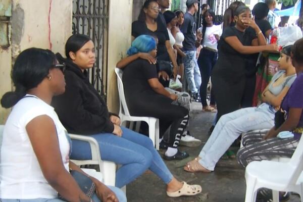 Indignación en Villa Consuelo por muerte de joven a manos de agente policial