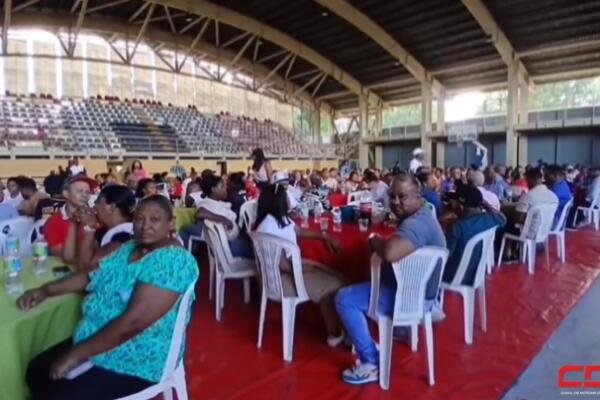 El encuentro navideño del Propeep con la comunidad de Pantoja. Foto: CDN Digital