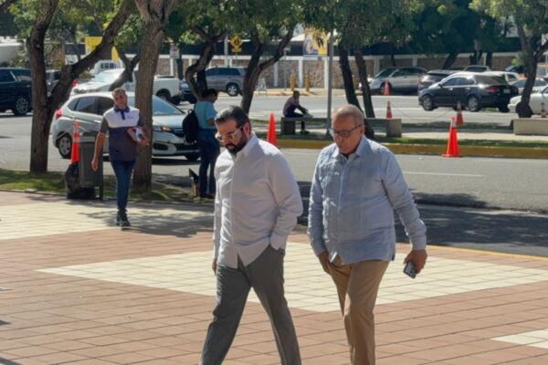 Martínez se presentó de manera voluntaria acompañado de su abogado, el jurista Carlos Balcácer.