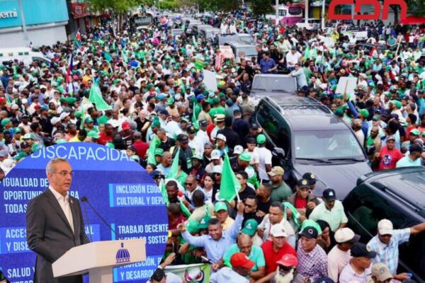 Abinader resta importancia a críticas de Leonel Fernández y destaca libertad de expresión 