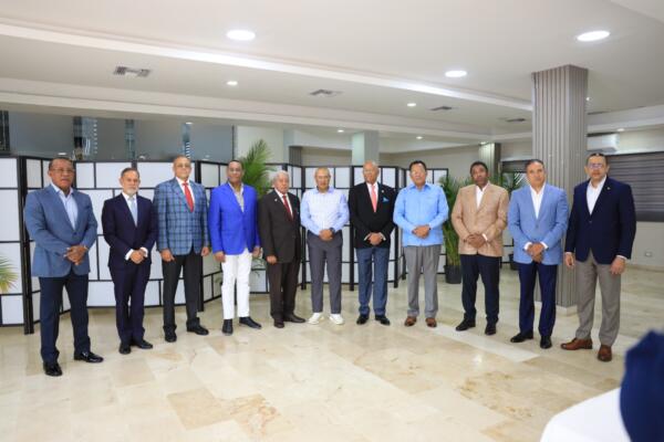 Mayor general Guzmán Peralta organiza encuentro histórico que honra el legado policial