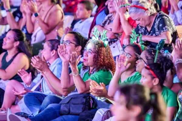 El entusiasmo se mantuvo durante la semana, con asistencias que oscilaron entre 1,800 y 3,000 visitantes diarios.