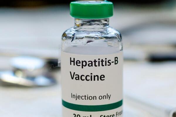 Vacuna contra la hepatitis B para recién nacidos en debate en EE. UU.