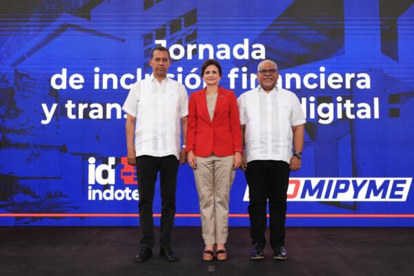 La iniciativa, realizada en Los Mina, forma parte de un plan nacional que integra acceso al crédito, formación técnica y reducción de brechas digitales para impulsar el desarrollo comunitario.