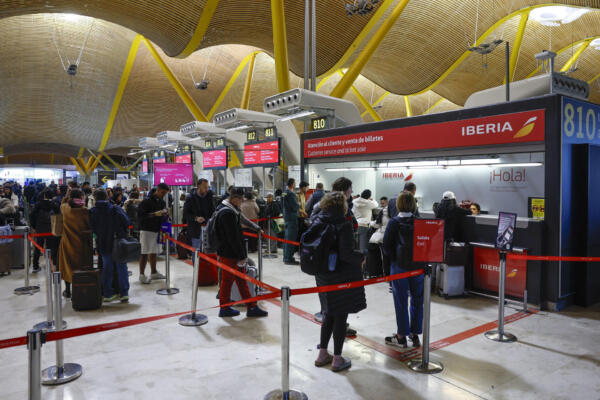 Las aerolíneas españolas Iberia, Air Europa y Plus Ultra, que vuelan entre España y Venezuela, han extendido la cancelación de sus vuelos.