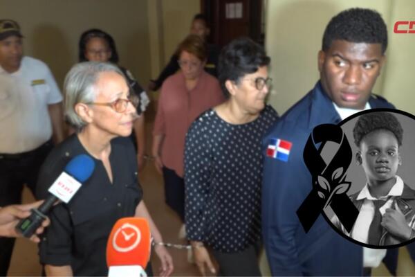 Familiares y abogados reaccionan en la audiencia donde se conocieron las medidas de coerción por la muerte de la estudiante Stephora.
