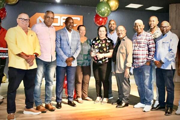 Claudia Rodríguez recibe un reconocimiento del Círculo de Reporteros Gráficos de Televisión por sus más de 20 años de destacada labor periodística.