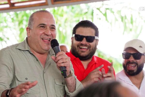Alexis Victoria lleva  alegría navideña a cada rincón de María Trinidad Sánchez
