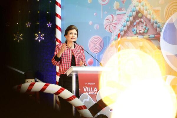 La vicepresidenta Raquel Peña enciende las luces de “Villa Navidad”, marcando el inicio de la temporada festiva en Santiago.