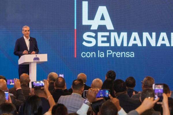 Presidente Luis Abinader durante LA Semanal con la Prensa.