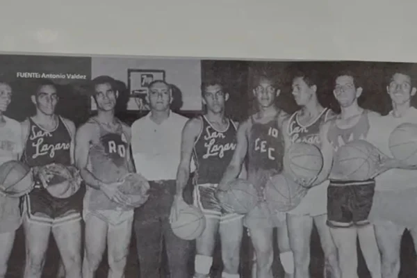 Reconocen a figuras de la época dorada del baloncesto