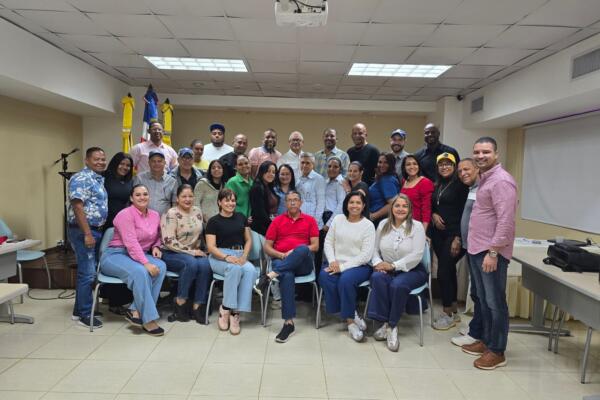 El programa, desarrollado durante varios meses, incluyó diez módulos formativos que abordaron temas esenciales para la seguridad y salud en el trabajo.