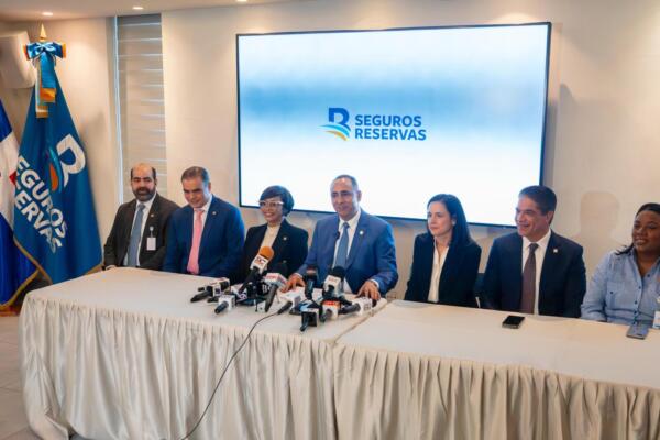 Basada en esta tendencia positiva, la aseguradora proyecta cerrar diciembre de 2025 con utilidades superiores a los RD$2,300 millones.