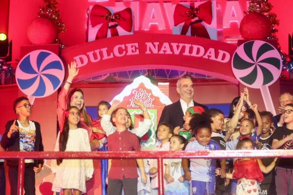 Presidente deja inaugurada Villa Navidad 2025