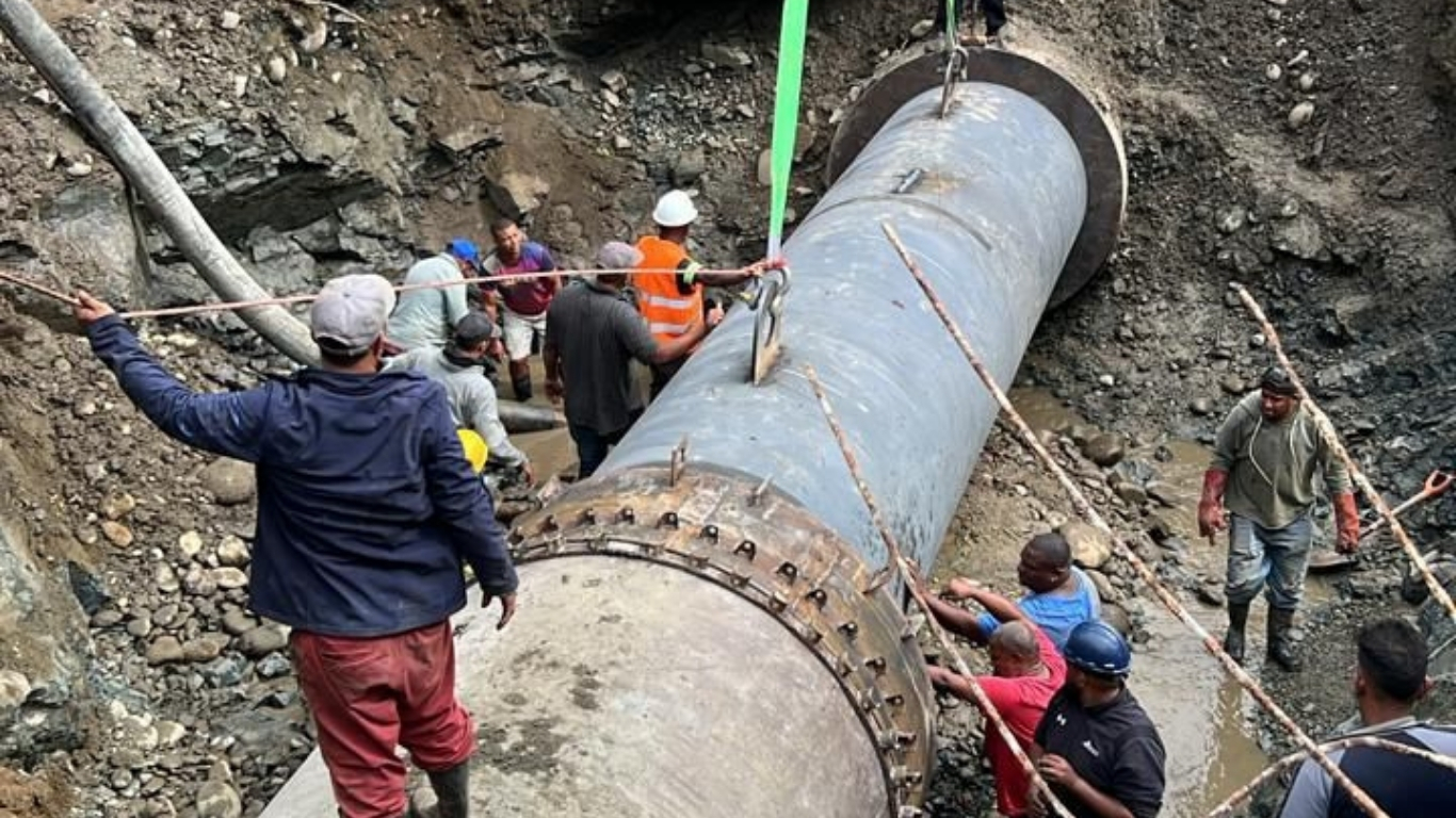 Avanzan en la fase final de reparación de la tubería de aducción del acueducto Cibao Central, que abastece de agua potable a Santiago y Moca.